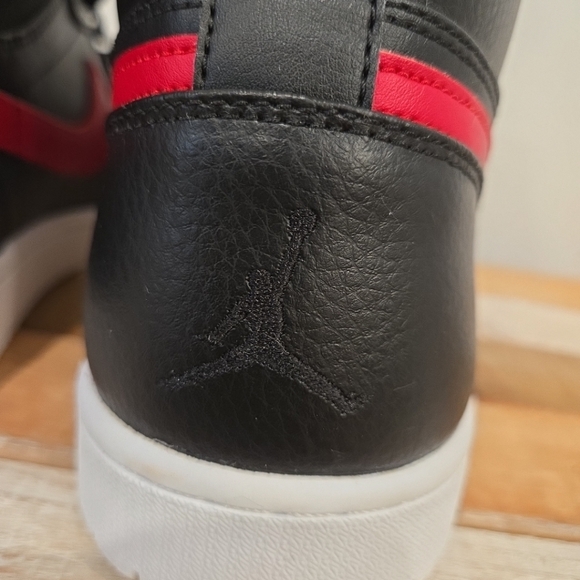 Nike Air Jordan 1 Retro High 'Rare Air' Men's 'Bred' Black Red Colorway - Picture 8 of 12